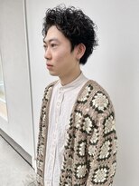 ヘアー アイス ルーチェ(HAIR ICI LUCE) センターパート無造作パーマ刈り上げなし / 井上