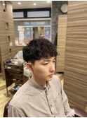 外国人風パーマメンズツーブロ黒髪