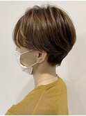 くびレイヤーグレージュエモージュ大人ショート小顔似合わせ