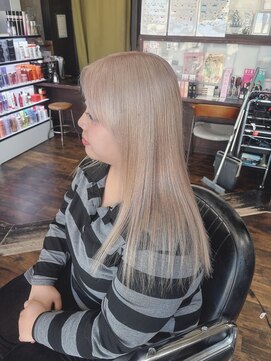 ガルボ ヘアー(garbo hair) ブリーチ 10代 20代 ハイトーン ホワイトベージュ 透明感カラー