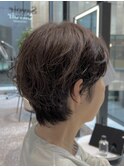 パーマでお洒落に魅せる大人ショート