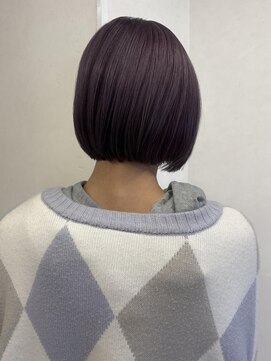 リア(Lia by KENJE) 毛先が纏まる切りっぱなしボブ×ラベンダーピンク