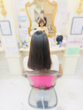 美容室 ティンカーベル ぱっつんロングヘア