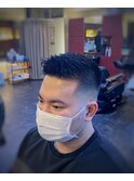 barberスキンフェード黒髪シュートスタイル