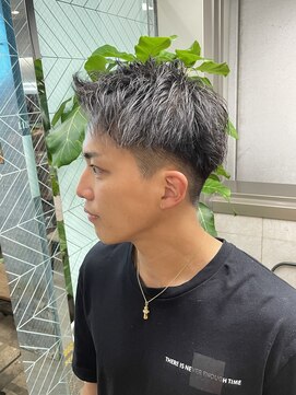 レア 渋谷(Le'a) アップバングスタイル