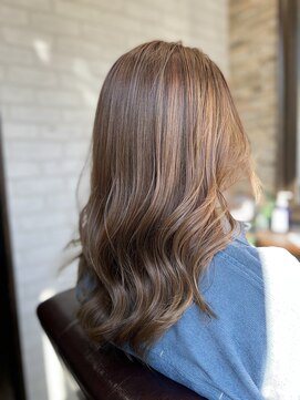 アトリエナガノ(atelier nagano) ニュアンスカラー/センターパート/ツヤ髪スタイル/ブルージュ