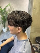 ミューバイケンジ(miu by KENJE)&nbsp;miu&宇都宮良太　センターパート×メンズパーマ