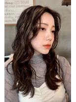 メゾンドムニ 恵比寿(Maison de MUNi)&nbsp;ミディアムレイヤー癖毛風パーマ小顔カットアッシュカラー恵比寿