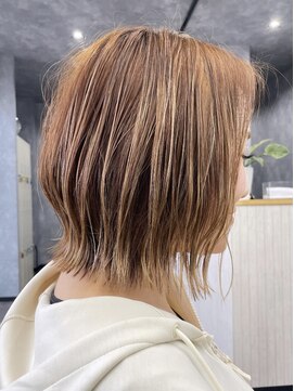 タイ(～tie.) ぱつっと外ハネボブ×ハイライトカラー