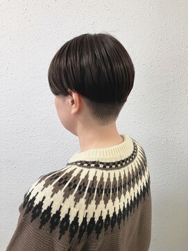 ジェナ(Jena) 刈り上げ前下がりショート