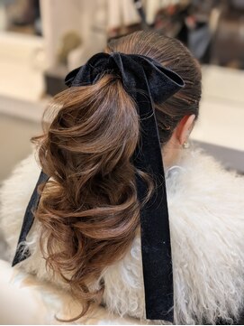 ヘアーアンドメイク コレット(hair＆make Colette) ゆる巻きポニーテール