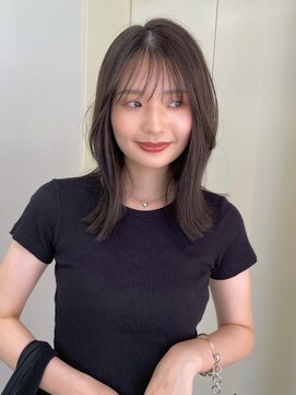 ロイオブジゼル(roi of GiseL) レイヤーカット くびれヘア シースルーバング アッシュ 20代30代