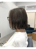 透明感のある寒色系グレージュ