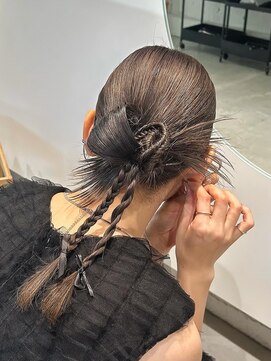 オーラ(ora) カチッとタイトに大人っぽいカチモリアレンジ