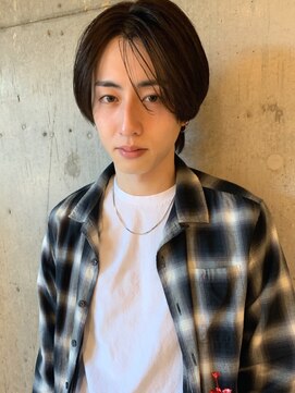 ブルーブラック　センターパート　韓国風メンズスタイル