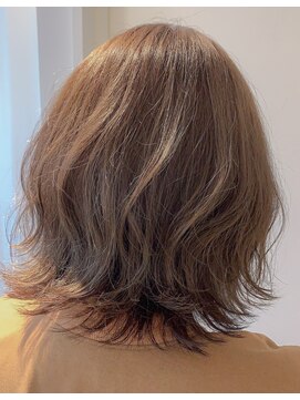 ハク アトリエ(HaKU atelier) ブランジュアッシュブラウンレイヤー大人かわいい外ハネボブ