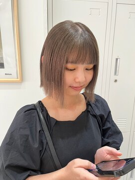 ジーナ セントラル銀座(Zina) ツヤ感カラー*長めのショートボブ*グレージュ【ZinaCENTRAL】