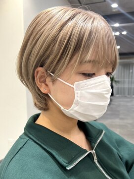 ツキ 横浜店(tuki) ミルクティーベージュダブルカラーケアブリーチインナーカラー