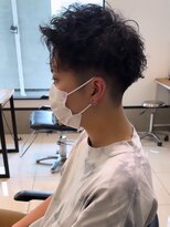 ヘリム(HELIM)&nbsp;スーツ短髪ツーブロック束感モテる黒髪シークレットパ ーマ流行