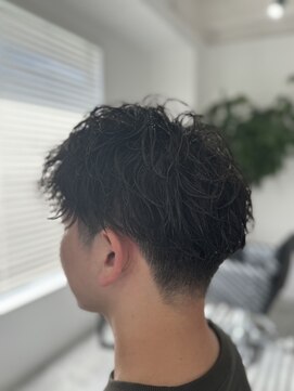 スワッグ(SWAG) メンズカット/スパイラルパーマ/白髪ぼかし/髪質改善/眉毛カット