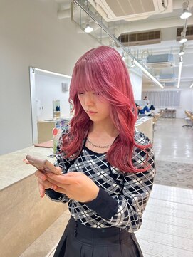 エトレ(etore) 顔まわりレイヤーカット/ピンクカラー/コーラルピンク