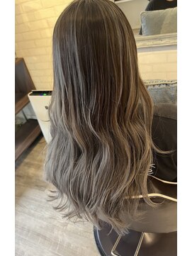 タロ(talo) バレイヤージュ×透明感グレージュカラー