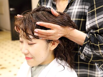 ボザァル(BEAUX ARTS)の写真/【綱島駅徒歩3分】日頃の疲れを忘れさせる自慢のハンドマッサージ♪頭皮ケアで美しい髪へと導きます！