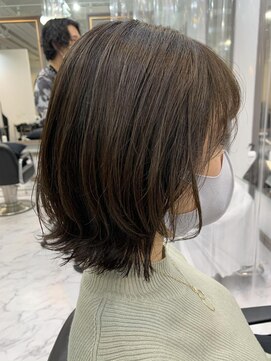 エスカーラ 表参道(THE ESCALA) オリーブカラーのボブルフ【タビラマユミ】