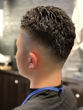 エグゼグティブクラブ 麻布十番(EXECUTIVE CLUB) スキンフェード～アイロンパーマ～