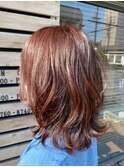 赤みブラウン大人可愛いニュアンス小顔外ハネミディ