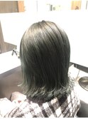 オリーブ×モスグリーン×切りっぱなしボブ