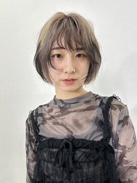 シカ(sica) ホワイトベージュに裾カラー！