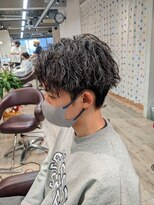 コワファーストナガサキシャンプーボーイ(COIFF1RST NAGASAKI SHAMPOO BOY)&nbsp;ショートセンターパート×ツイストスパイラルパーマ