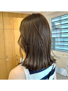 ルネ 北千住(Renee) 顔まわりレイヤー_アッシュベージュ_外ハネ