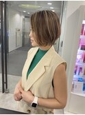 大人女性必見ハイライト丸みショートボブ