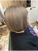 髪に優しいケアブリーチ使用【ダブルカラー】ハイトーンミニボブ