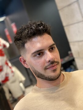 フランクスバーバー アンド ビアークラブ(FRANK'S BARBER and BEER CLUB) フェードカット