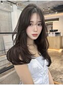 顔まわりから流れるロングレイヤー
