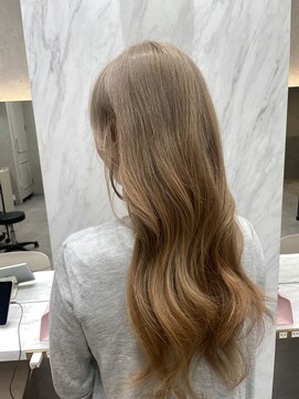 ロンド レア 天神大名店(Lond Le’a) ホワイトブロンド/外ハネボブ/美髪/ワイドバング/ブルーブラック