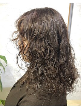 ミーノ(miino) ラフに動くウェットウェーブミディ