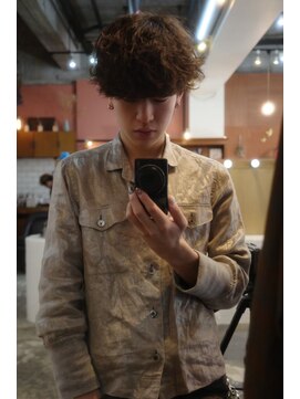 エディ(Edy) マッシュ波巻きスパイラルパーマブラウンカラーメンズ眉毛カット