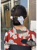 キキ(kiki by KENJE)&nbsp;つるんとシニヨンヘアアレンジ