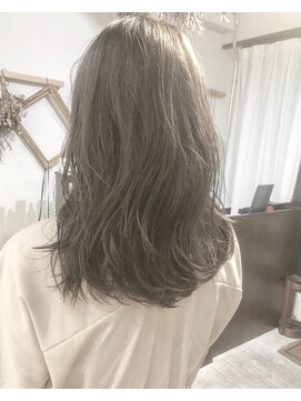 ヘアーアンドアトリエ マール(Hair&Atelier Marl) 【Marl】プラチナグレージュカラーの抜け感セミディ♪