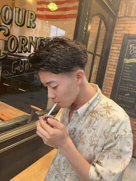 フォーコーナーズ(Four Corners) スキンフェード／ツーブロック／刈り上げ/ツイスト