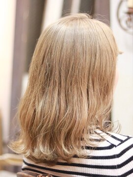 キミ(kimi) 【kimi自由が丘】ケアブリーチ × グレージュ