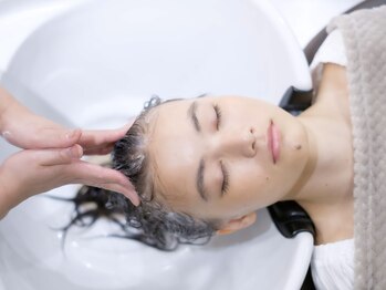 整頭術ヘッドスパ　GLOW by Graphy