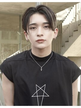 イオエ 心斎橋(ioe) コンマヘアナチュラルセンターパート【韓国メンズアイドルヘア】