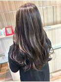 白髪ぼかしハイライト スモーキーアッシュ レイヤーカット