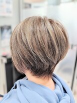 ヘアースタジオ ジェイワン(hair studio J ONE)&nbsp;30代40代50代60代くびれ大人ショート白髪ぼかしベージュシルバー