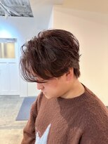 シー.(SHE.)&nbsp;センターパート×レッドブラウン